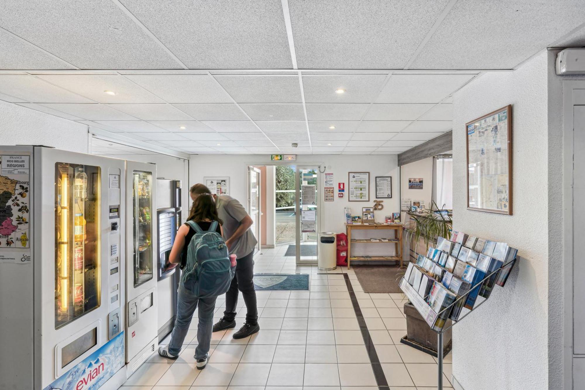 Hotel Akena Chateaurenard - Parc Des Expositions Avignon المظهر الخارجي الصورة